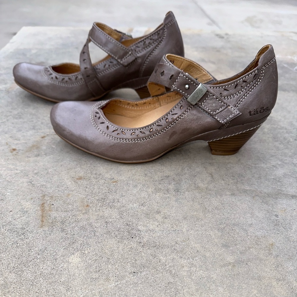 Taos Footwear Taupe Heeled Mary Janes with Brogue Details